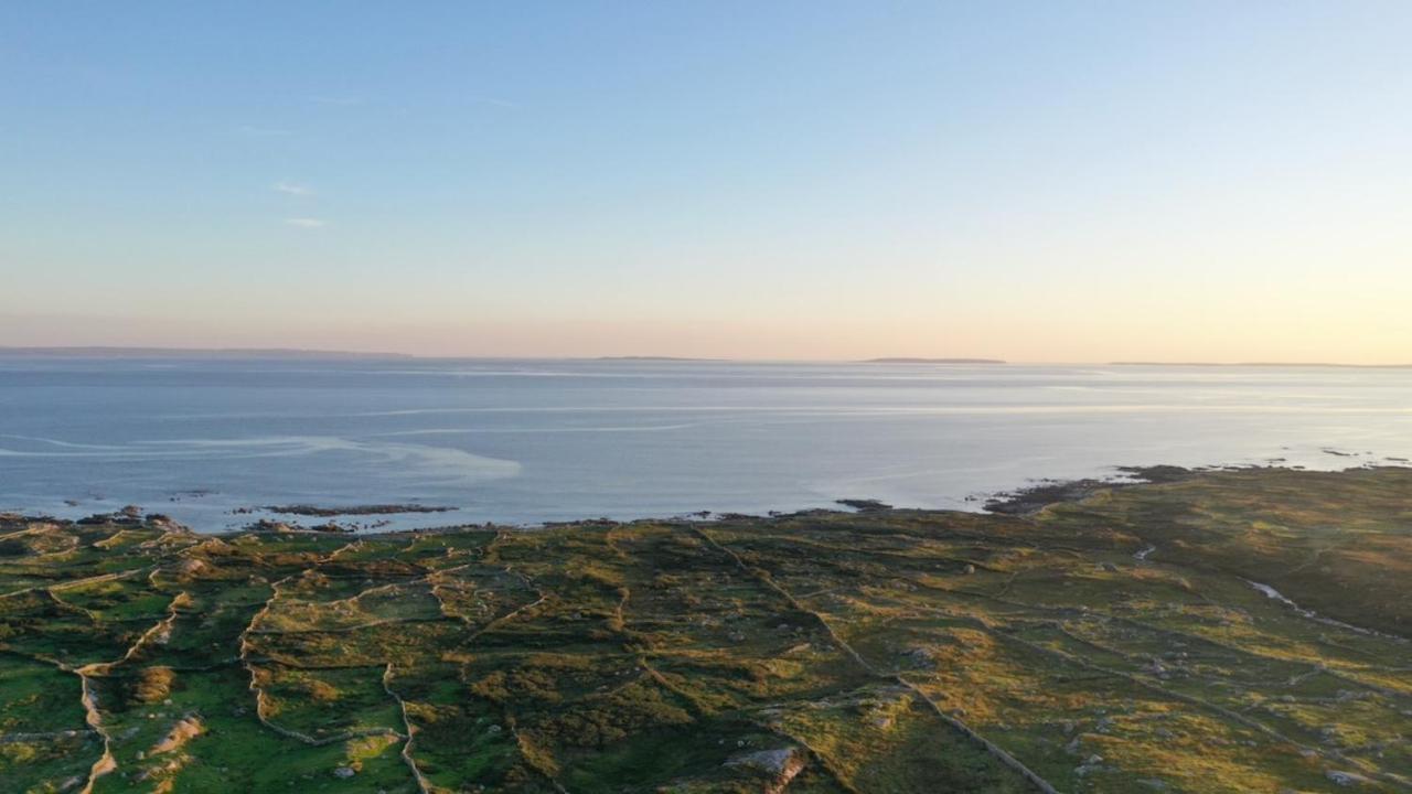 골웨이 Connemara Farmhouse 빌라 외부 사진