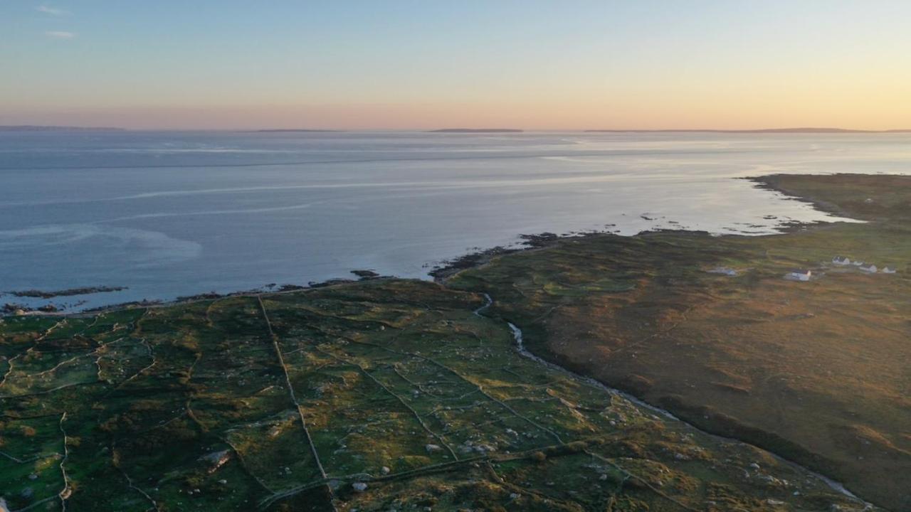 골웨이 Connemara Farmhouse 빌라 외부 사진