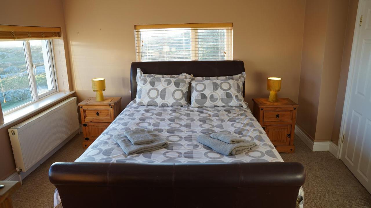 골웨이 Connemara Farmhouse 빌라 외부 사진
