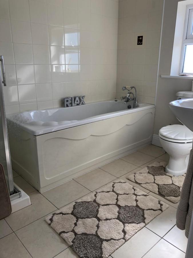 골웨이 Connemara Farmhouse 빌라 외부 사진
